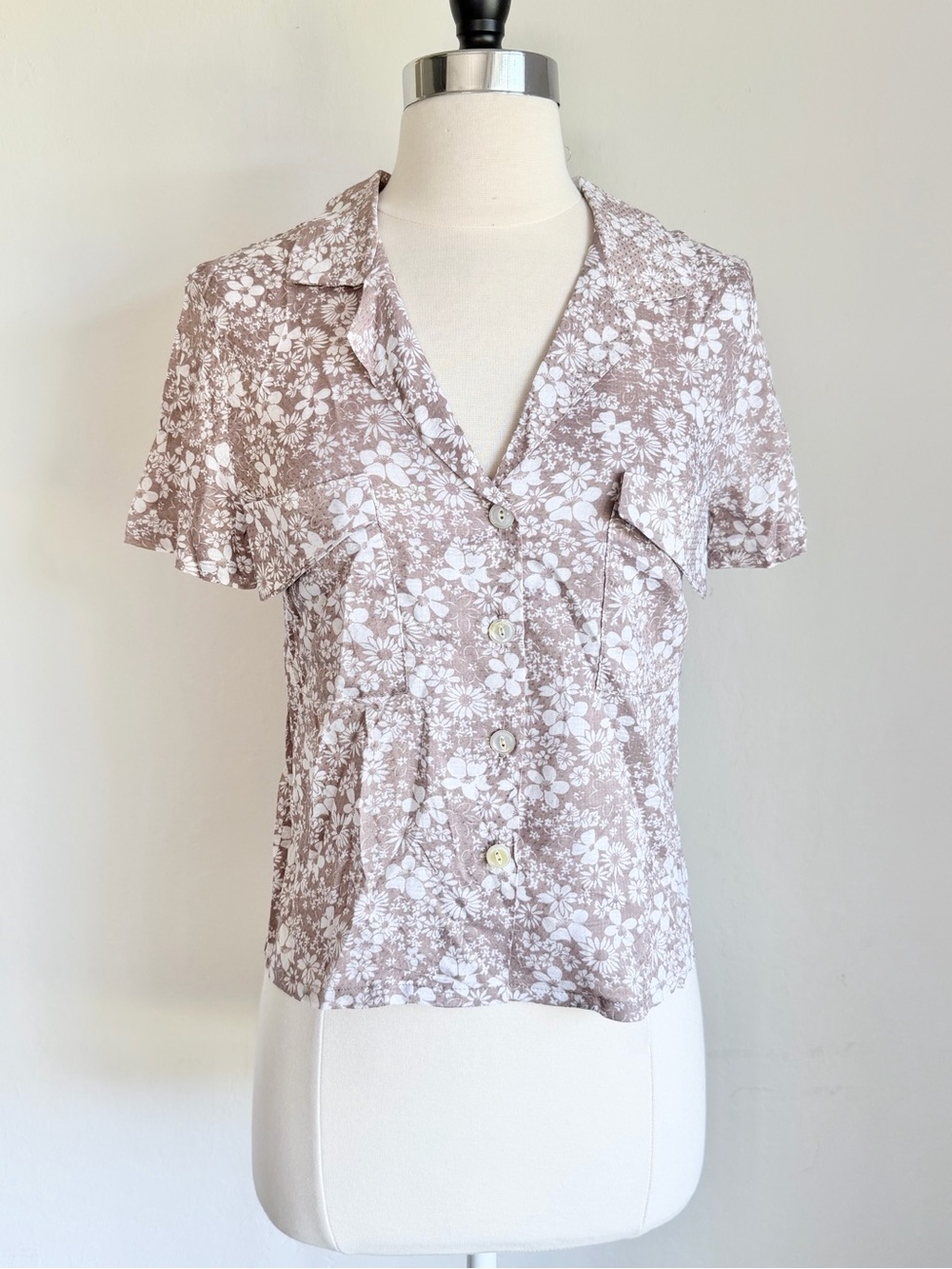 Elegant Floral Button Front Short Sleeve Collared Shirt, Blush NWT